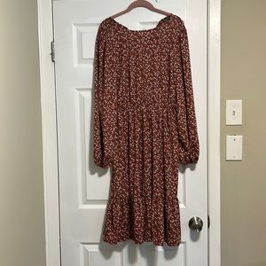Woman’s flowy dress size large